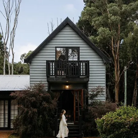 The Quarters Hotel Strahan Exterior photo